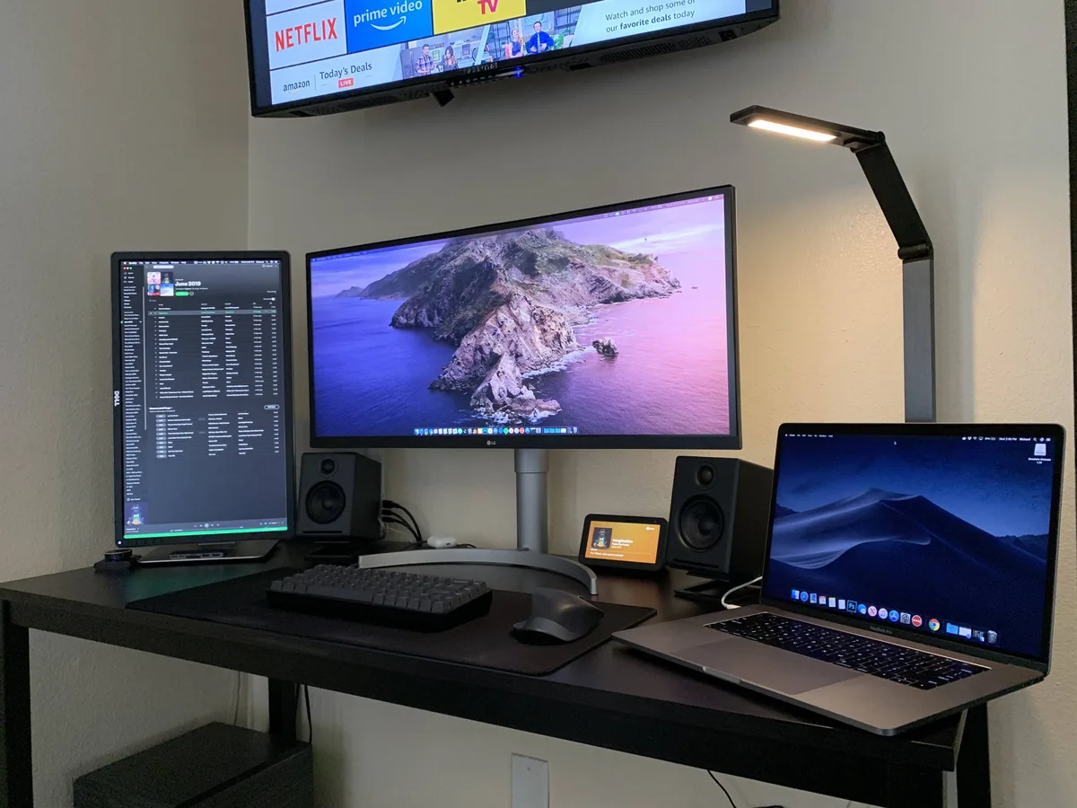 dual monitor workstation
